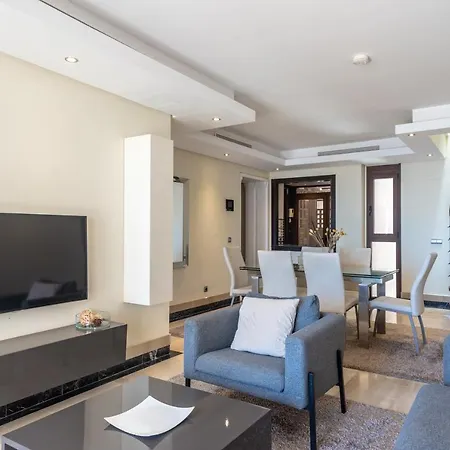 Apartment With Private Pool *